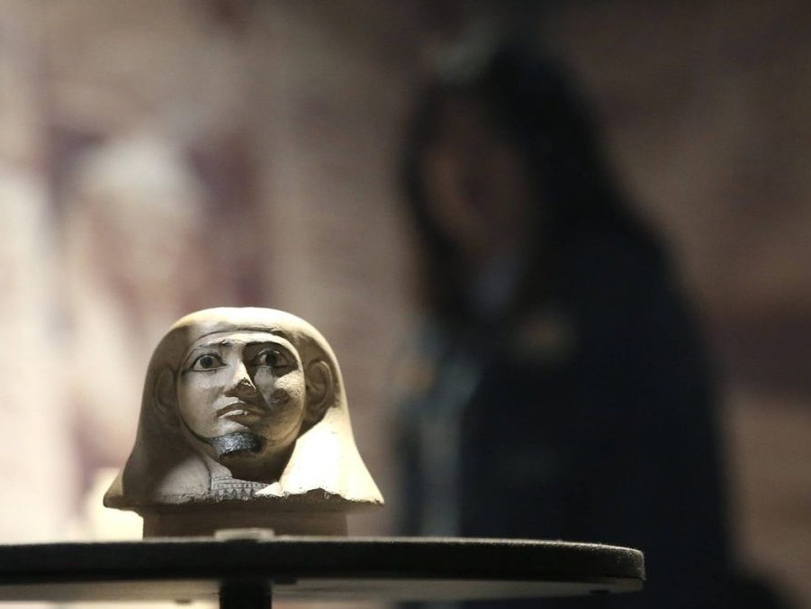 Na ilustračnej snímke egyptský artefakt.