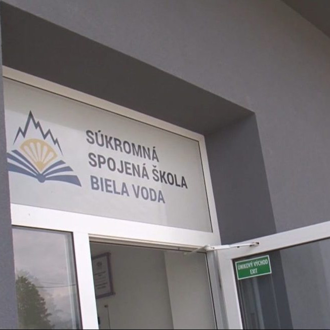 Rezort školstva zatvoril školu v Kežmarku len tri týždne pred začiatkom školského roka. Kam žiaci pôjdu, je otázne