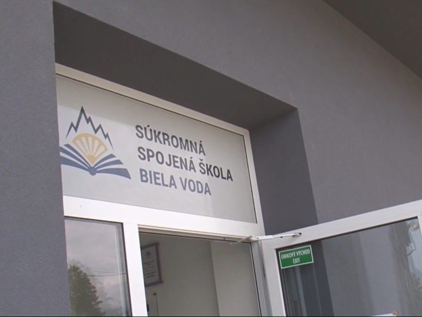 Rezort školstva zatvoril školu v Kežmarku len tri týždne pred začiatkom školského roka. Kam žiaci pôjdu, je otázne