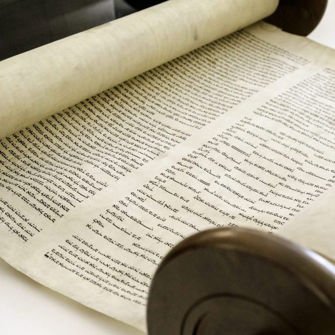 Na Bratislavskom hrade odhalili viac ako 200-ročný zvitok Tóry.