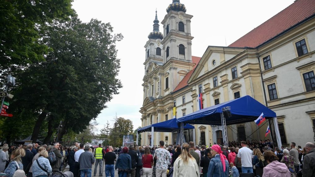 Omša pred Bazilikou Sedembolestnej Panny Márie v Šaštíne-Strážach.