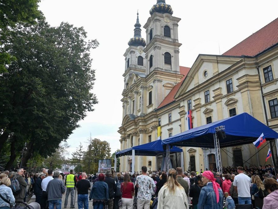 Omša pred Bazilikou Sedembolestnej Panny Márie v Šaštíne-Strážach.