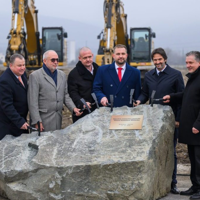 Poklepanie základného kameňa národnej nemocnice v bratislavských Vajnoroch.