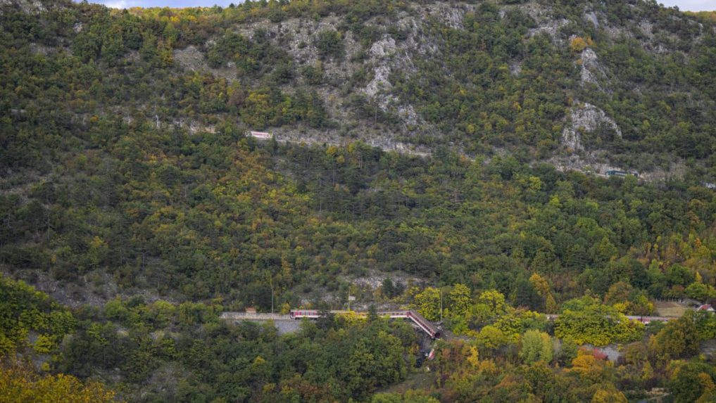 Víťazná fotografia v kategórii Aktualita zachytáva vykoľajenú súpravu po zrážke dvoch vlakov pri Jablonove nad Turňou.