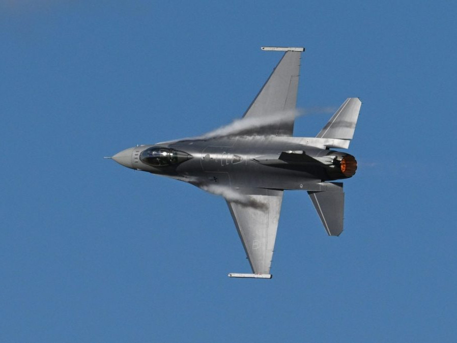 lietadlo F-16