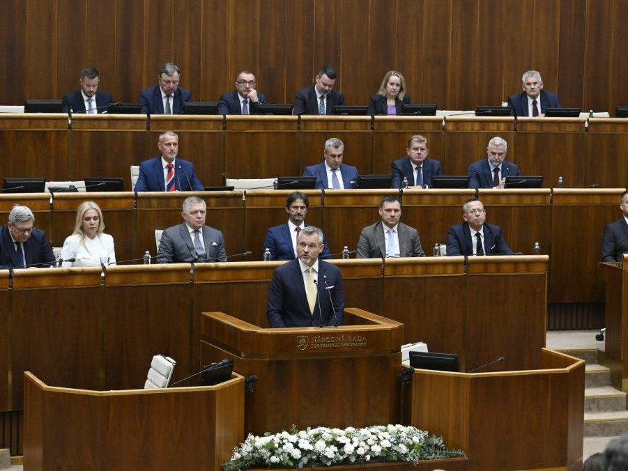 Peter Pellegrini počas prejavu v rokovacej sále NR SR.