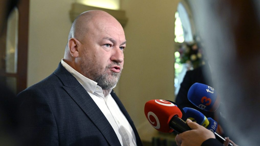 Minister cestovného ruchu a športu Rudolf Huliak.