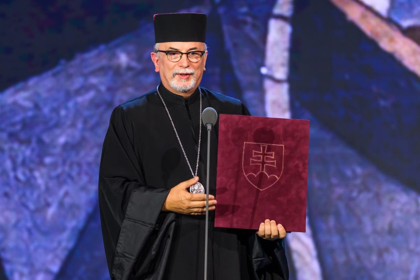 Na snímke arcibiskup Cyril Vasiľ.