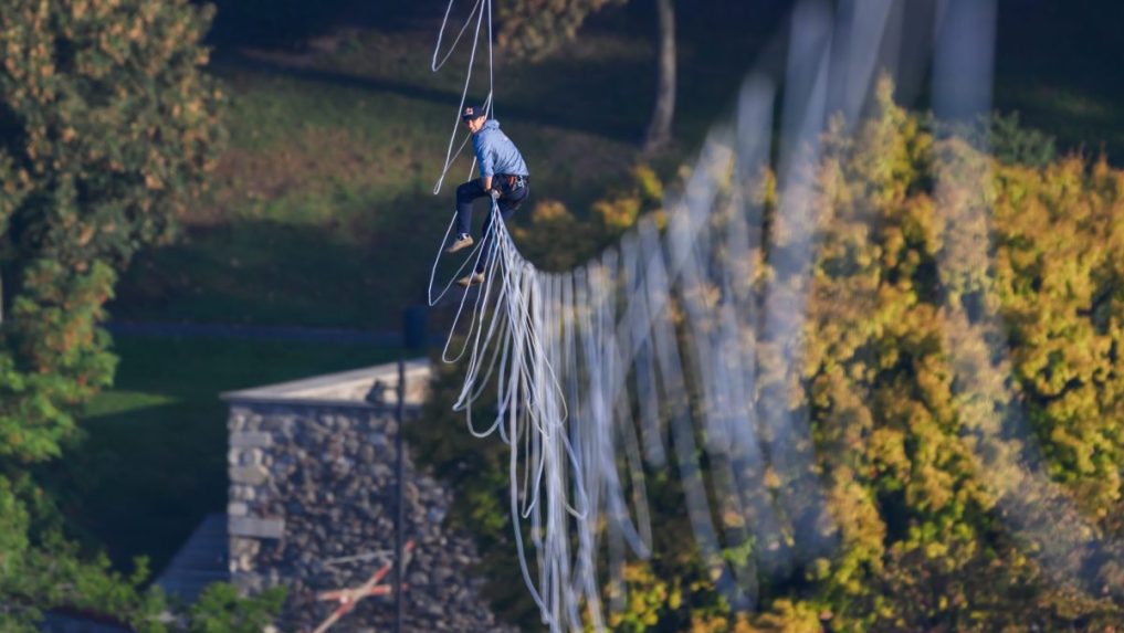 Je prvým športovcom, ktorý dokázal na slackline predviesť dvojité salto vzad.