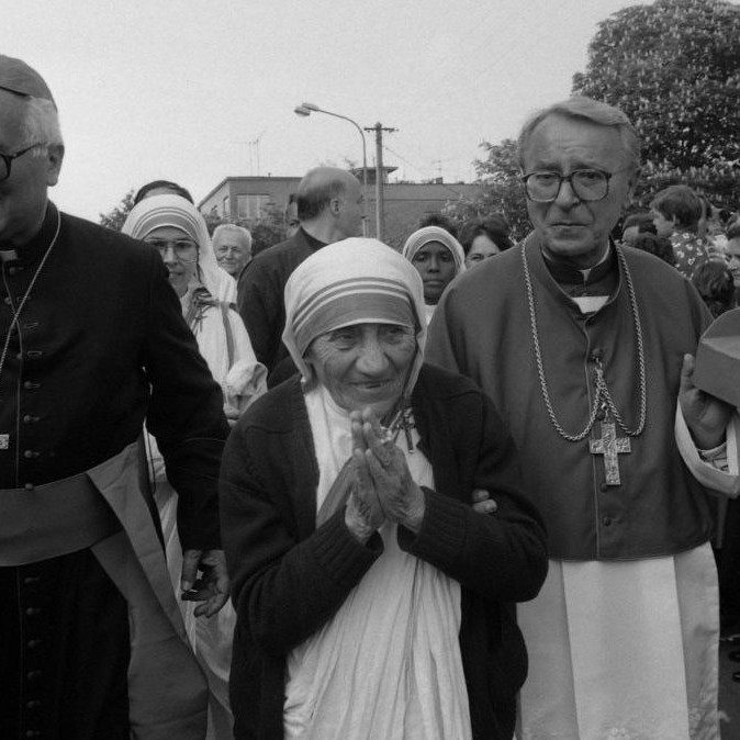 Na archívnej snímke z 13. mája 1990 Matka Tereza v Nitre.