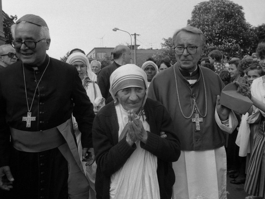 Na archívnej snímke z 13. mája 1990 Matka Tereza v Nitre.