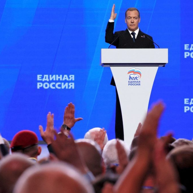 Na snímke Dmitrij Medvedev.