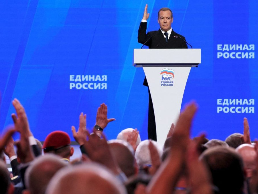 Na snímke Dmitrij Medvedev.