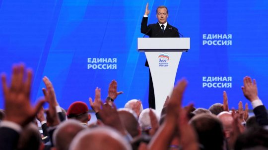 Na snímke Dmitrij Medvedev.
