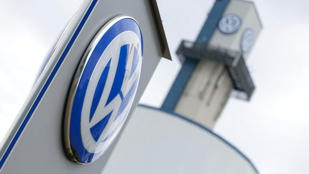 Na snímke logo nemeckej automobilky Volkswagen.