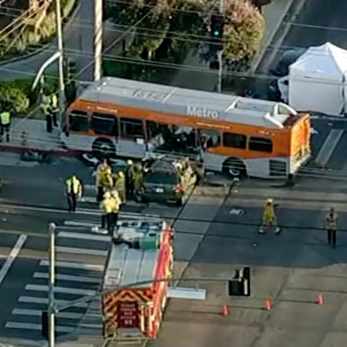 Nehoda autobusu v Los Angeles.