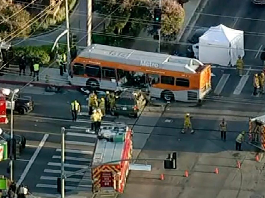 Nehoda autobusu v Los Angeles.