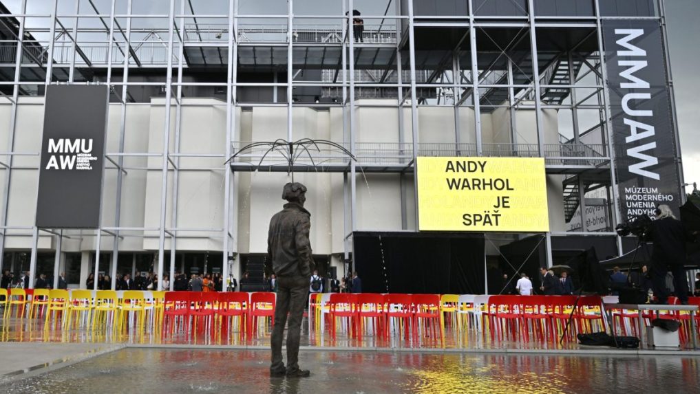 Zrekonštruovaná budova Múzea moderného umenia Andyho Warhola.