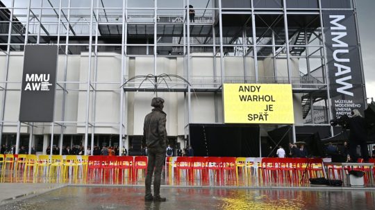 Zrekonštruovaná budova Múzea moderného umenia Andyho Warhola.