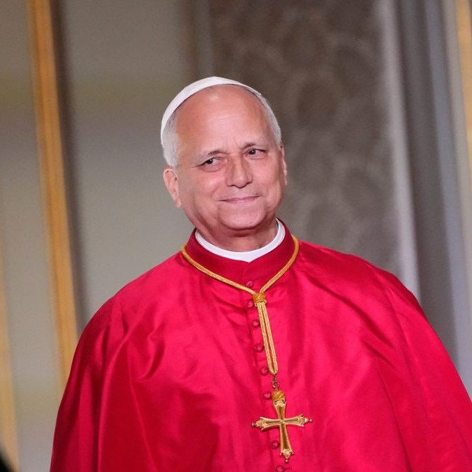 Ľudia stoja pred základnými otázkami existencie, vyhlásil pápež Lev XIV. Varoval pred stratou ľudskosti v dobe AI