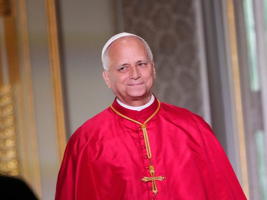 Ľudia stoja pred základnými otázkami existencie, vyhlásil pápež Lev XIV. Varoval pred stratou ľudskosti v dobe AI