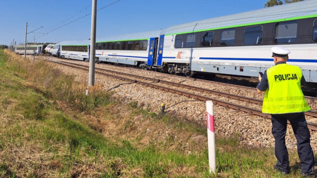 V Mazovskom vojvodstve sa zrazil nákladiak s vlakom PKP Intercity.