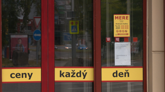V predajni supermarketu v Banskej Bystrici zákazníci nenakúpili už viac ako mesiac.