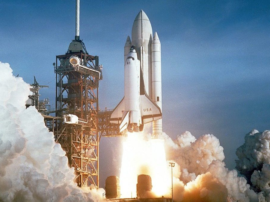 Prvý štart raketoplánu Columbia v roku 1981.