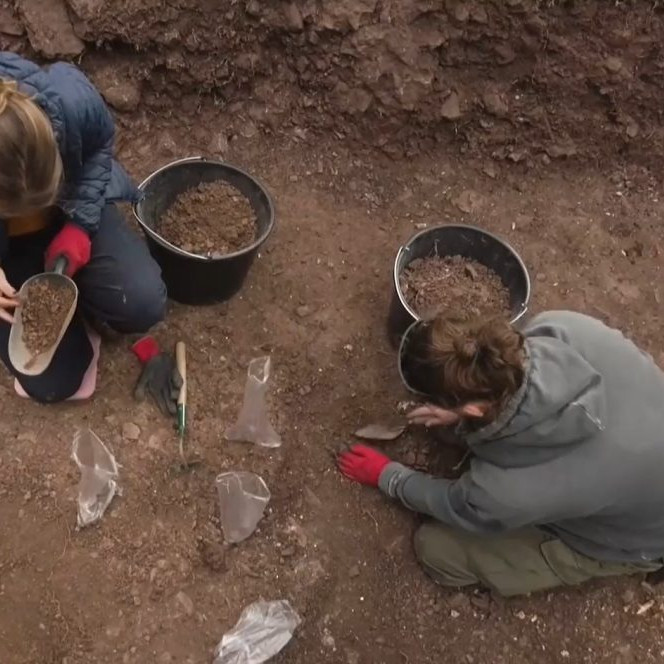 Na prvý pohľad obyčajné kamene: Archeológovia odhaľujú za Ľubovnianskym hradom stopy po najstarších baníkoch