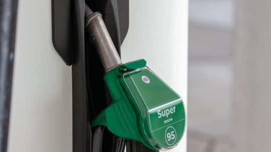 Ceny ropy sú najvyššie od mája tohto roku. Podľa analytika budú ešte stúpať, nevie však o koľko