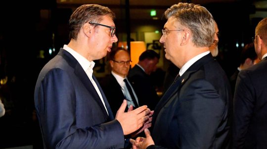 Zľava srbský prezident Aleksandar Vučič a chorvátsky premiér Andrej Plenkovič.