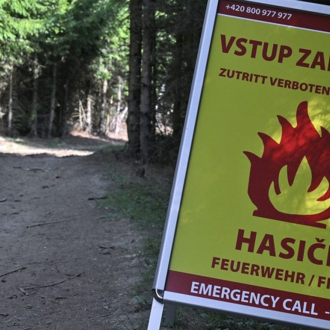 Na snímke tabuľa so zákazom vstupu na Šumave.