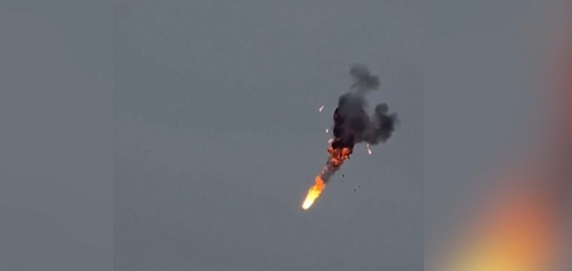 Na snímke zostrelený dron vo vzduchu.