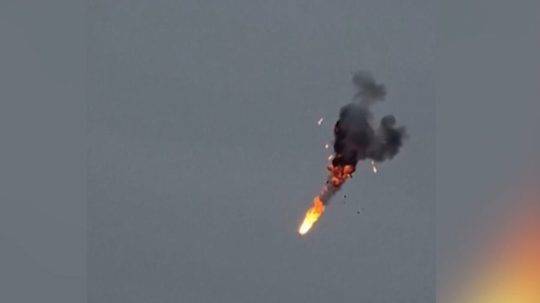 Na snímke zostrelený dron vo vzduchu.