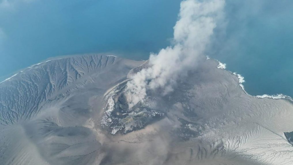 V&yacute;buch sopky Anak Krakatoa.