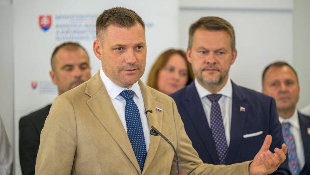 Šéf envirorezortu Tomáš Taraba (nom. SNS).