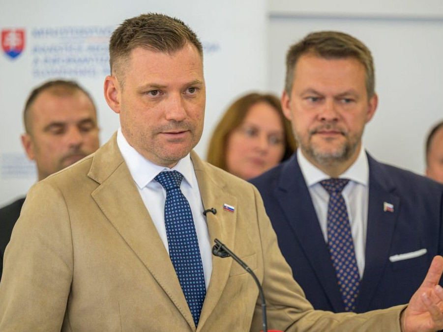 Šéf envirorezortu Tomáš Taraba (nom. SNS).