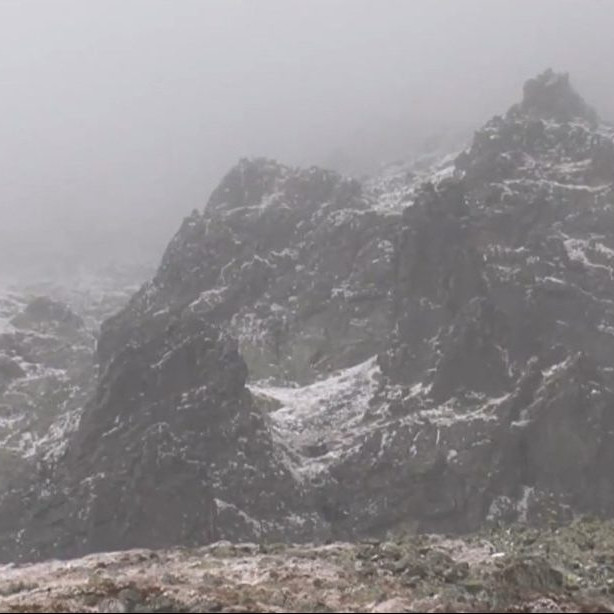 Na snímke pohľad na zasnežené Tatry.