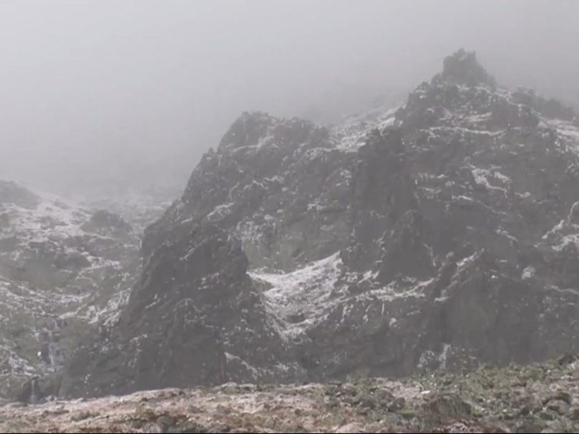 Na snímke pohľad na zasnežené Tatry.