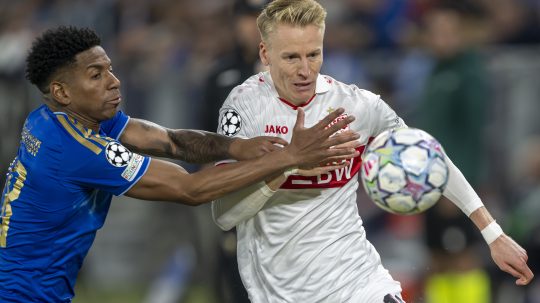 Na snímke futbalisti Slovana a Stuttgartu.