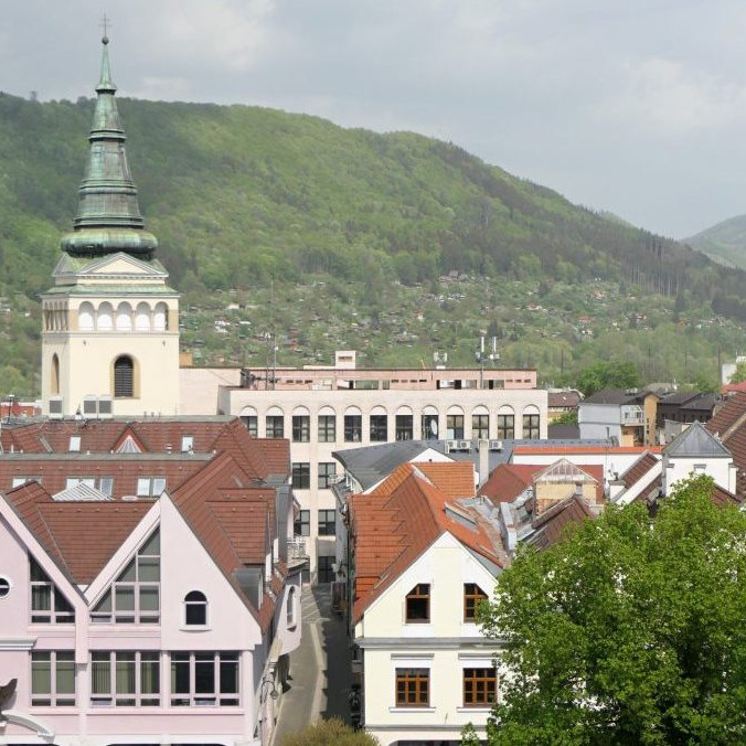 Mariánske námestie z veže Kostola Obrátenia sv. Pavla (Sirotár) v Žiline.