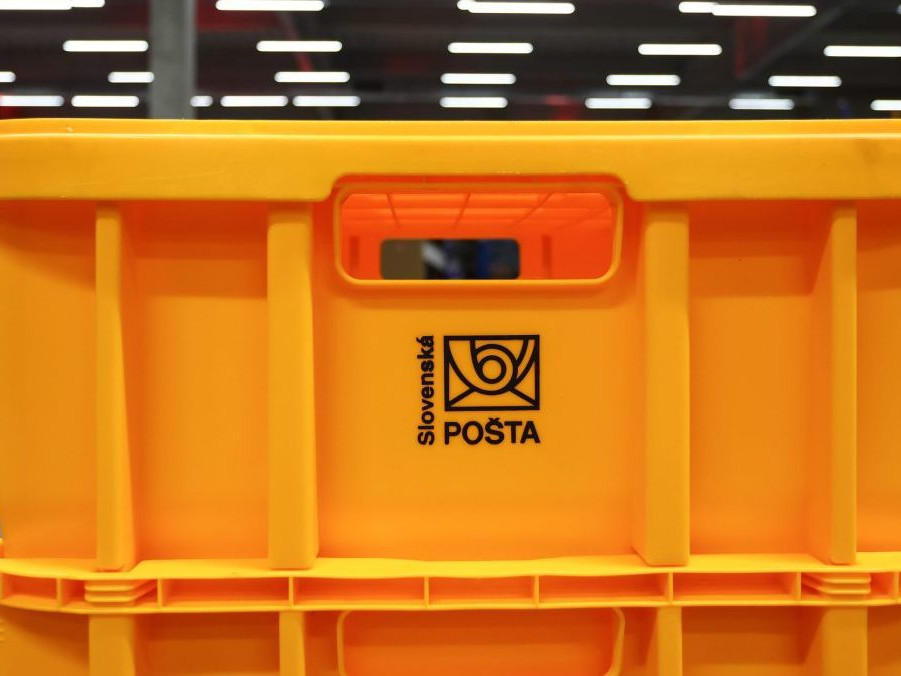 Box s logom Slovenskej pošty.