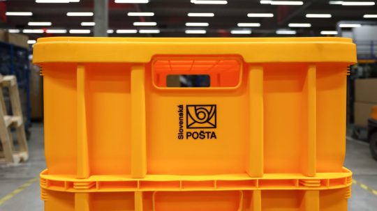 Box s logom Slovenskej pošty.