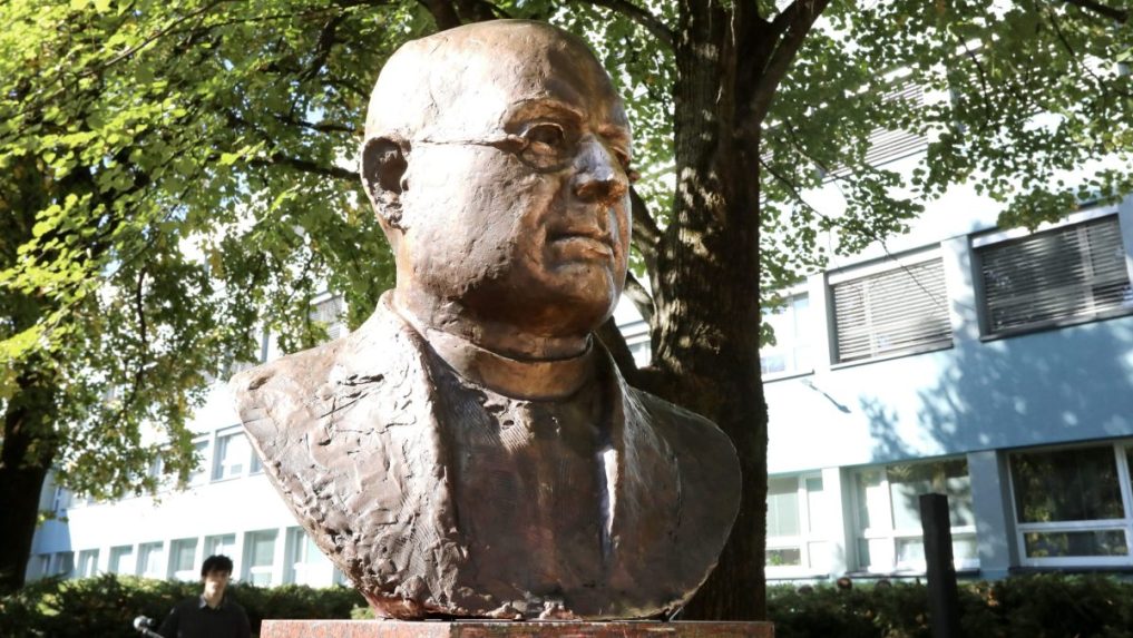Nov&yacute; pam&auml;tn&iacute;k vyn&aacute;lezcu Jozefa Murga&scaron;a.