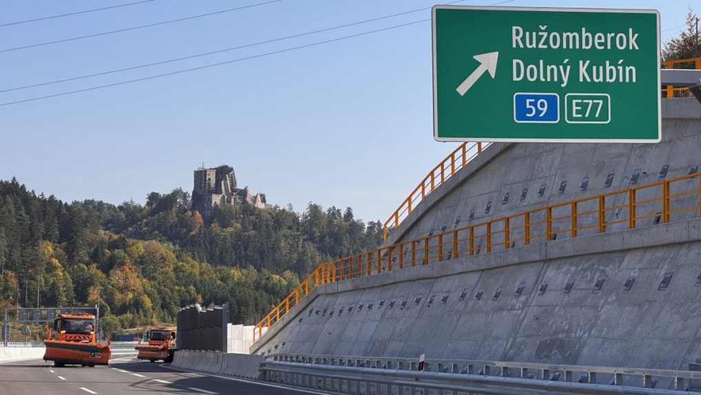 Na snímke nový úsek diaľnice D1 Hubová - Ivachnová.