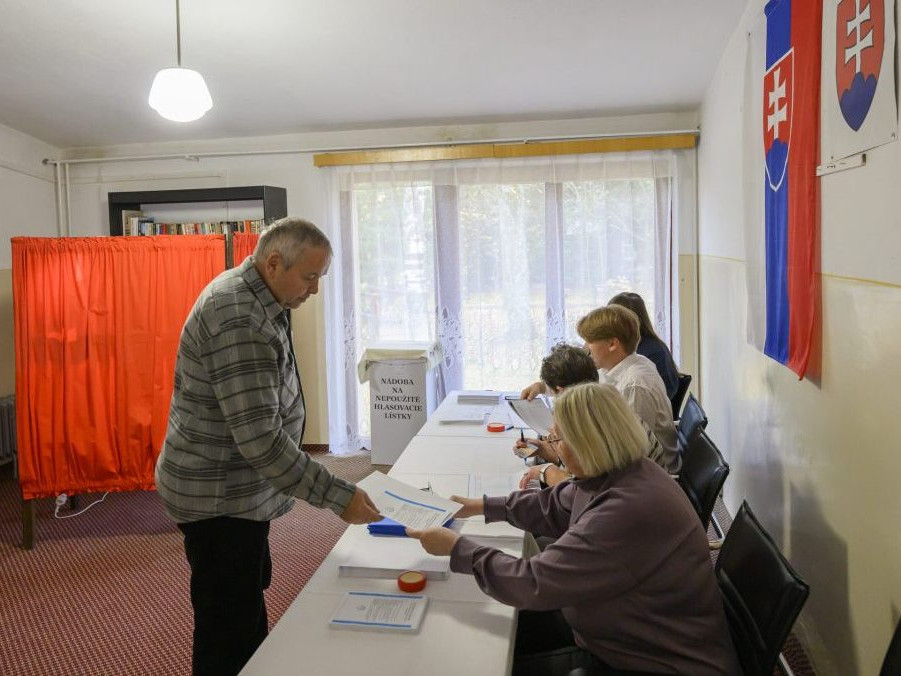 Volič v priestoroch denného centra v Tatranskej Kotline.