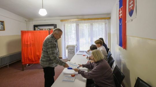 Volič v priestoroch denného centra v Tatranskej Kotline.