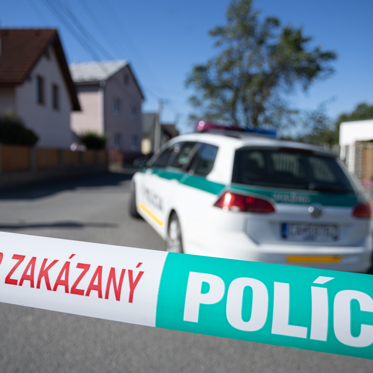 Na snímke polícia v Staškove.