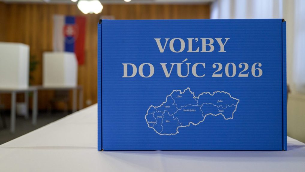 Volebná schránka pre voľby do VÚC (modrá farba).