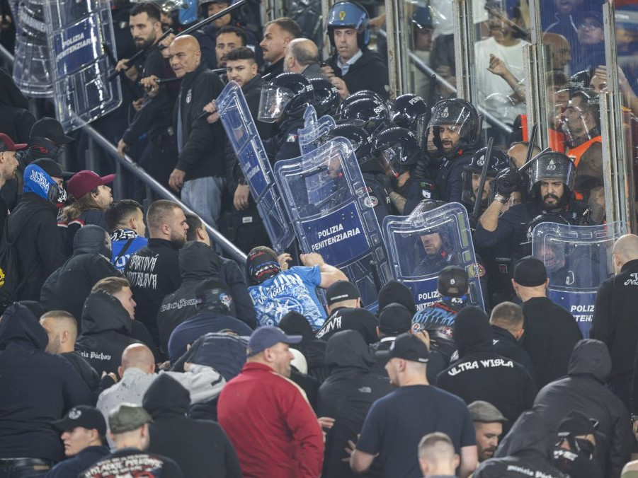fanúšikov v potýčke s policajtmi